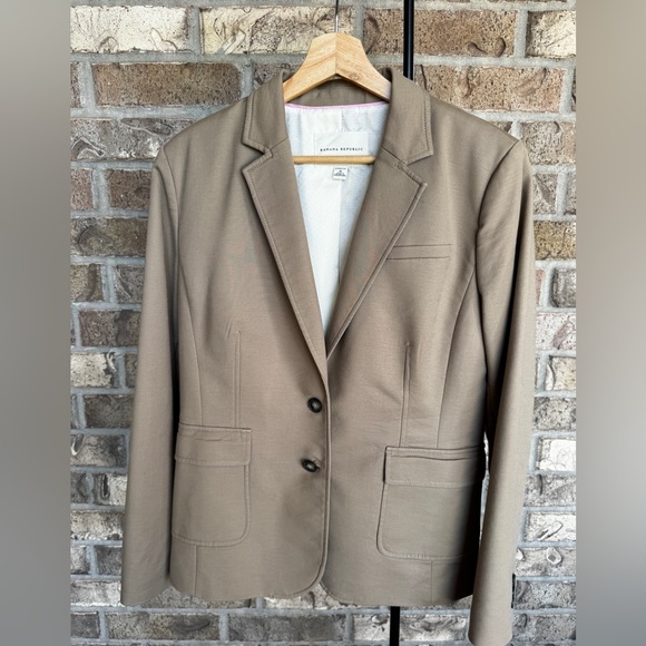 Banana Republic Jackets & Blazers - Banana Republic Women’s Tan Blazer - Size 14